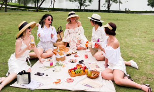 Stylist 9X hướng dẫn 2 concept 'lên đồ' chụp ảnh du lịch cho team đơn giản mà chất