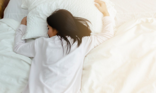 Trường ĐH ở TP.HCM tuyển người đến trường 'ngủ qua đêm', nhận nóng 300.000 đồng