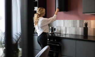 Căn hộ 38m² cá tính của vợ chồng son: Trầm, tối giản và cực kỳ hiện đại