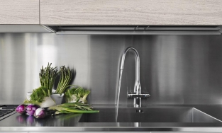 Backsplash bằng inox, loại tấm chắn tường bếp sở hữu nhiều ưu điểm
