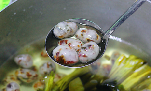 Chè bột lọc heo quay - món chè lạ chỉ tìm thấy khi đến Huế