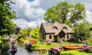 Giethoorn, ngôi làng không đường đi được mệnh danh 'Venice của Hà Lan'