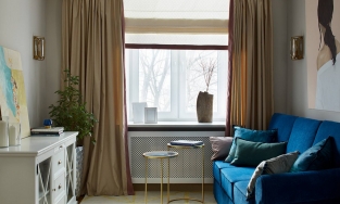 Căn hộ 45m² được tân trang đẹp mắt với phòng bếp màu vàng tươi và phòng ngủ sắc xanh dịu mát