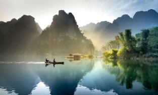 Kỳ quan hồ Ba Bể, điểm tham quan du lịch cuối tuần lý tưởng để trốn nóng hè