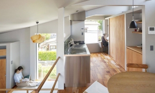 Ngôi nhà diện tích vỏn vẹn 40m² có đủ thứ nhờ thiết kế lệch tầng thông minh