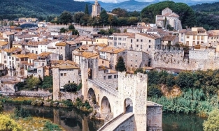 Besalú, thị trấn từ thời Trung cổ đẹp như tranh vẽ của Tây Ban Nha