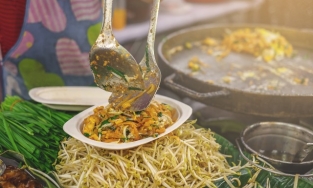 Pad Thái, từ món mì xào bình dân trở thành món ăn 'quốc hồn quốc túy' của Thái Lan