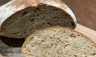 Bánh mì nguyên cám có gì đặc biệt mà khiến Tóc Tiên phải nướng ngay trong đêm và hồi hộp hơn ra bài hát mới