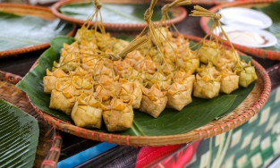 Bánh Kà-Tum, món bánh gói nếp bằng lá thốt nốt non cầu kỳ của An Giang