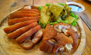 Công thức làm chân giò heo chiên muối, ông xã ăn đảm bảo khen tấm tắm