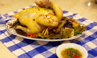 Gà hấp lá chúc, món gà quen mà lạ, khi thử dễ ghiền của An Giang