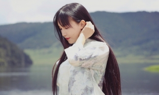 Lý Tử Thất là ai? Từ DJ nghèo, mồ côi trở thành tiên nữ đồng quê giàu có