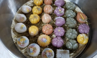 Songpyeon, món bánh nửa vầng trăng nhất định phải có trong Tết Trung thu ở Hàn Quốc