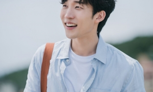 PD Ji của 'Hometown Cha-Cha-Cha': Nam phụ đáng thương, bị từ chối tình cảm vẫn hành xử đúng chất 'soái ca'