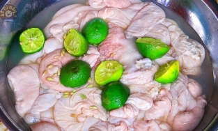 Cách làm sạch lòng heo hết hẳn mùi hôi nhanh chóng, đơn giản