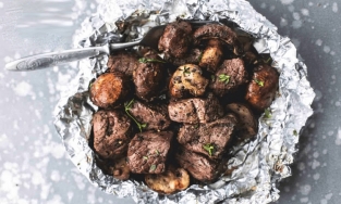 Cách làm bò nướng giấy bạc ngon mà dễ, ngày lạnh làm bao nhiêu cũng hết veo