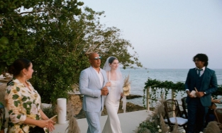 Lễ cưới con gái Paul Walker: Xúc động khoảnh khắc Vin Diesel thay bạn thân quá cố dắt tay con gái vào lễ đường