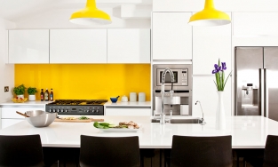 Vàng trẻ trung - đen bí ẩn: Cặp đôi 'quyền lực' trong bảng màu thiết kế nội thất