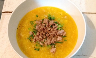 Cách nấu cháo bí đỏ thịt bò ngon, bổ dưỡng bé kén chọn vẫn ăn hết cả bát to