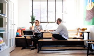 Ngôi nhà trăm tuổi ngập tràn 'hương vị tình thân' của cặp vợ chồng có con nhỏ