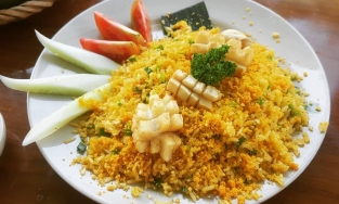 Cách làm cơm chiên trứng muối giòn giòn, thơm ngậy khiến cả nhà ai nấy đều khen ngon