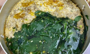 Cách nấu canh cua rau ngót thơm ngon, chỉ cần canh không nồi cơm cũng hết veo