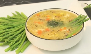 Cách nấu súp gà măng tây lạ miệng lại bổ dưỡng cho các bé