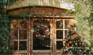 8 quán cà phê trang trí Noel lung linh khiến team sống ảo check-in ở Hà Nội