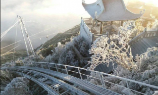 Đỉnh Fapsipan tuyết rơi và điều cần biết khi săn tuyết Sa Pa dịp cuối năm