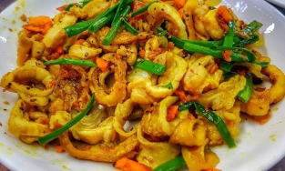 Cách làm lòng heo xào nghệ ngon chỉ một món cũng đủ để vét sạch nồi cơm