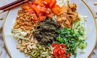 Lahpet Thoke, món salad lá trà màu sắc, lạ miệng nức tiếng ở Myanmar