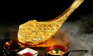 Ngày vía Thần Tài, điểm qua loạt đồ ăn thức uống dát vàng sang chảnh trong tầm giá