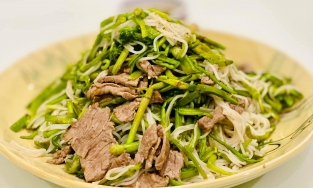 Bún xào rau cần, món ăn dân dã mà gắn liền với bậc vua chúa của vùng Cổ Loa