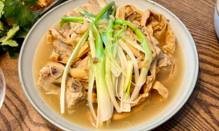 Cách nấu canh măng khô nấu sườn ngon ngọt, ăn cơm hay ăn bún đều ngon