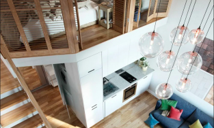 Căn hộ nhỏ với phòng ngủ kín đáo mà thoáng đãng nhờ tường bằng cửa chớp