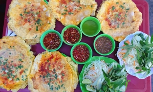 Bánh ép, phiên bản bánh bột lọc cải tiến ngon mà rẻ nên thử khi đến Huế