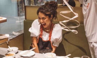 Giải mã lí do đi ăn Haidilao dù có thể tốn hơn nửa triệu nhưng không bao giờ vắng khách