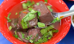 Cách làm tiết lợn luộc mềm mịn như thạch, không xốp, không tanh