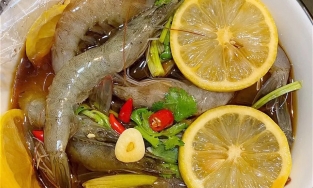 Tôm “say rượu”, món đặc sản nổi tiếng không dành cho người yếu bụng ở Trung Quốc