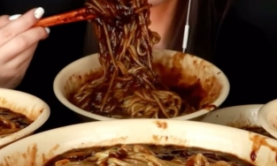 Jajangmyeon, món mì tương đen hội FA rủ nhau đi ăn ngày Valentine đen 14/4