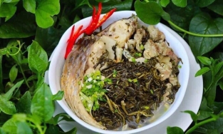 Canh rau sắn chua nấu cá, đặc sản ăn một lần là nhớ mãi của Phú Thọ