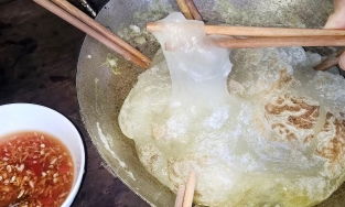 Bột mì nhứt quấy, món ăn lạ tai hoá, là đặc sản gắn với tuổi thơ nhiều người Bình Định