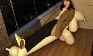 BST ghế đắt đỏ nhà sao: Kai (EXO) chi 1,3 tỷ sắm sofa, choáng nhất là sofa Kanye bán Maybach để mua