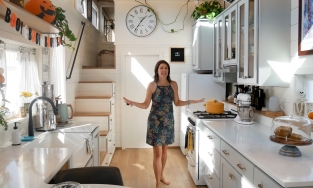 Sau ly hôn, mẹ đơn thân bán nhà 280m² đầu tư 4 tỷ để cải tạo xe rơ moóc thành nhà di động xinh xắn