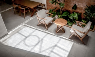 Tropical Townhouse, ngôi nhà hiện đại và ngập tràn tình yêu với giếng trời chữ “LOVE” ở Bình Dương