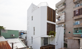Micro Town House: Ngôi nhà ống dài 8m trong hẻm vẫn nổi bật từ ngoại thất đến màu sắc trang trí