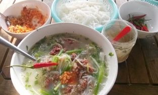 Món bún độc đáo ở Kon Tum, muốn ăn phải dậy từ sớm