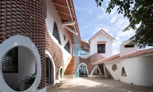 Ngôi nhà 600m² vừa là nơi kinh doanh vừa là không gian sống của gia đình nhiều thế hệ ở Sơn La