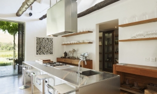 Mặt bàn bếp thép không gỉ: Hiện đại, sang trọng và những điều cần biết trước khi xuống tiền