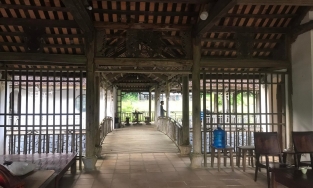 Cát Bà và trải nghiệm cho người dũng cảm: Ngủ tại nhà cổ trong rừng với giá trên nửa triệu